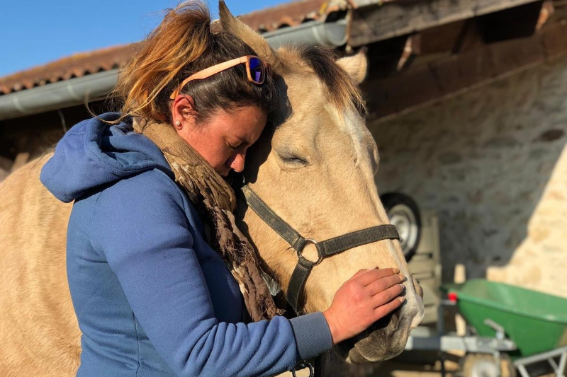 Radiobastides - Initiatives Citoyennes Soins aux animaux Amandine Sopetti